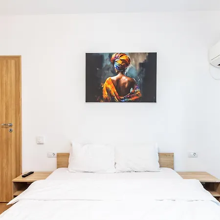 Apartment 3 *